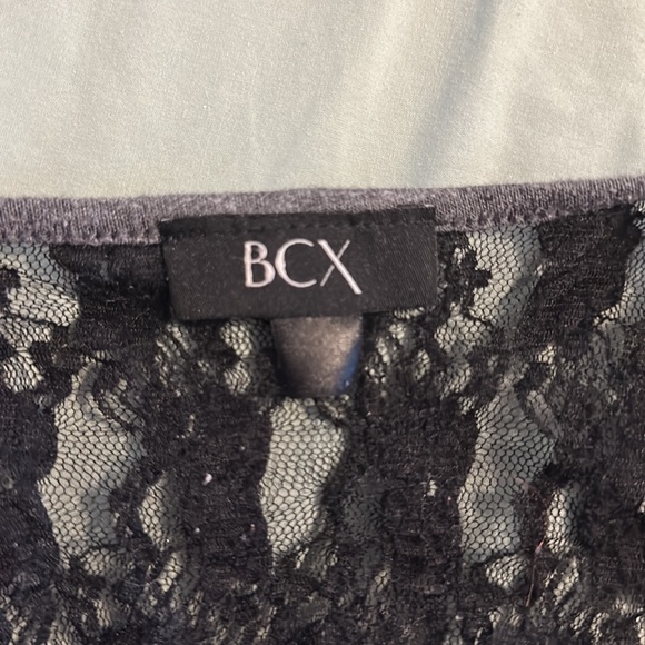 Grey top with lace - Picture 3 of 3